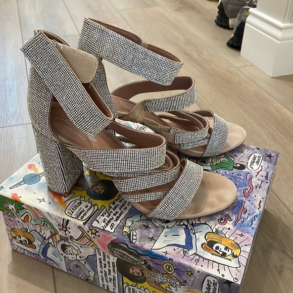 🌺NWT Jeffrey Campbell nude suede Rhinestone shoes - Picture 2 of 3